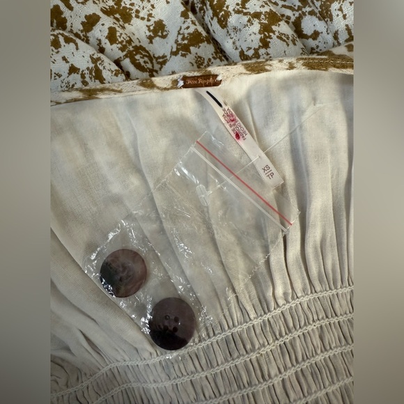 Free people string of hearts printed maxi dress. Size XS - Picture 15 of 15